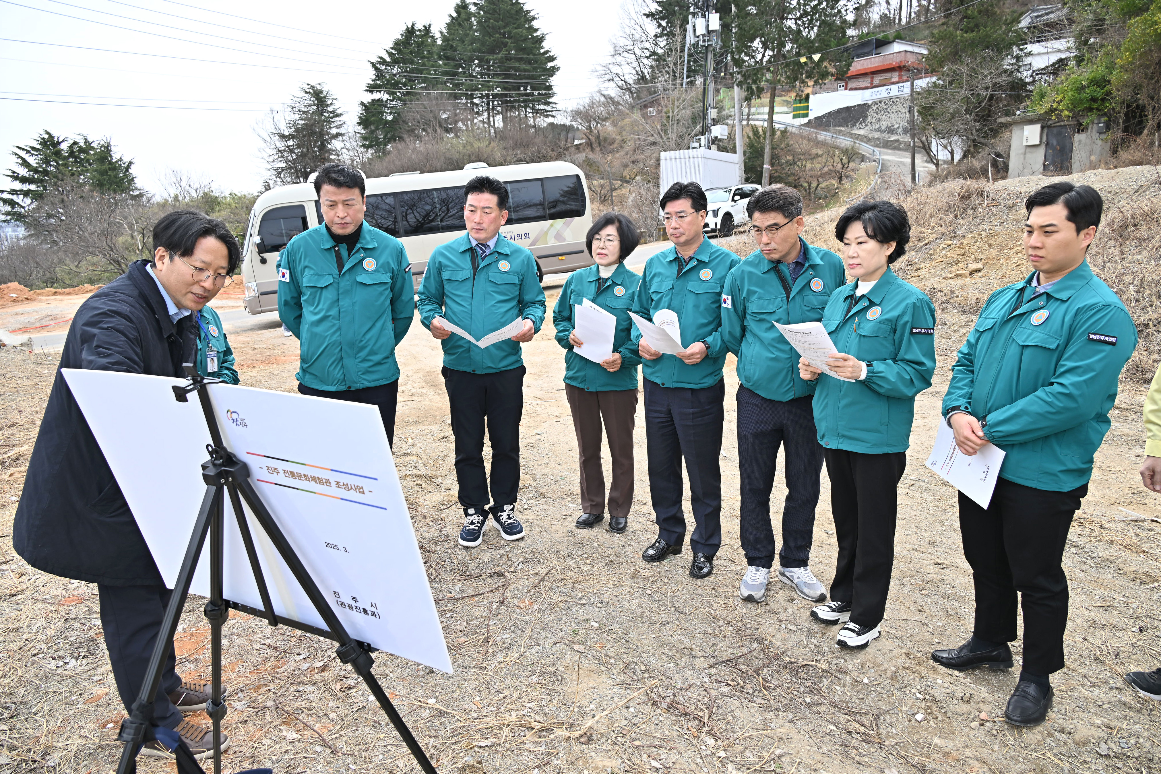 '기획문화위원회 현장방문' 게시글의 사진(3) '기획문화위현장방문_진주 전통문화체험관 조성사업현장.jpg' '기획문화위원회 현장방문' 게시글의 사진(3) '기획문화위현장방문_진주 전통문화체험관 조성사업현장.jpg'
