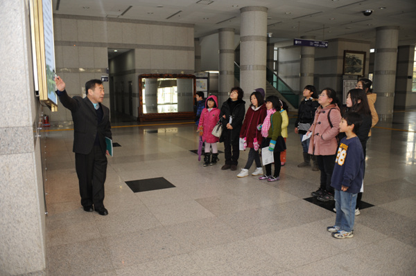 YWCA 어린이 견학 방문