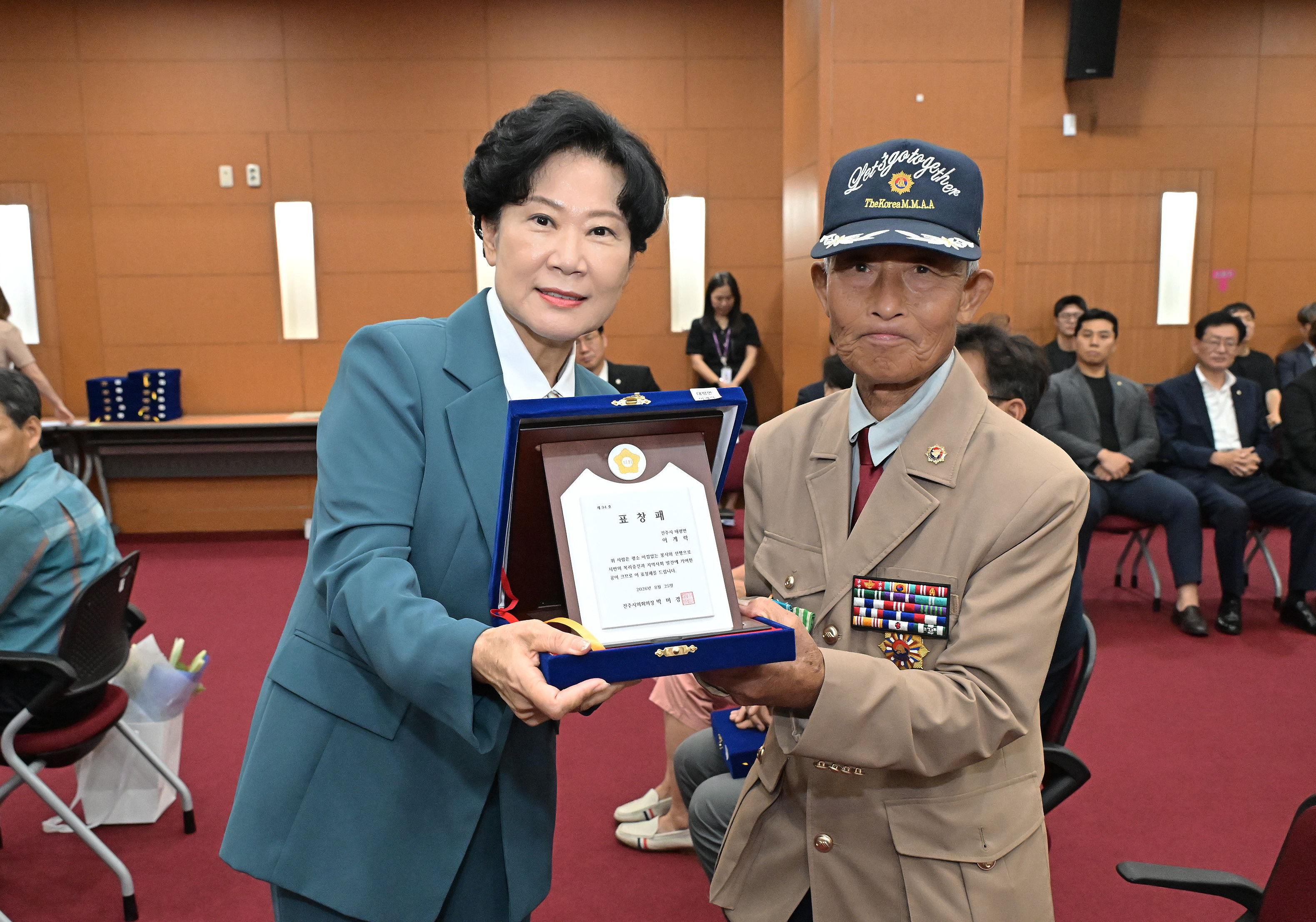 '진주시의회 자원봉사 선행시민 표창 수여식' 게시글의 사진(5) 'DSC_6891.JPG'