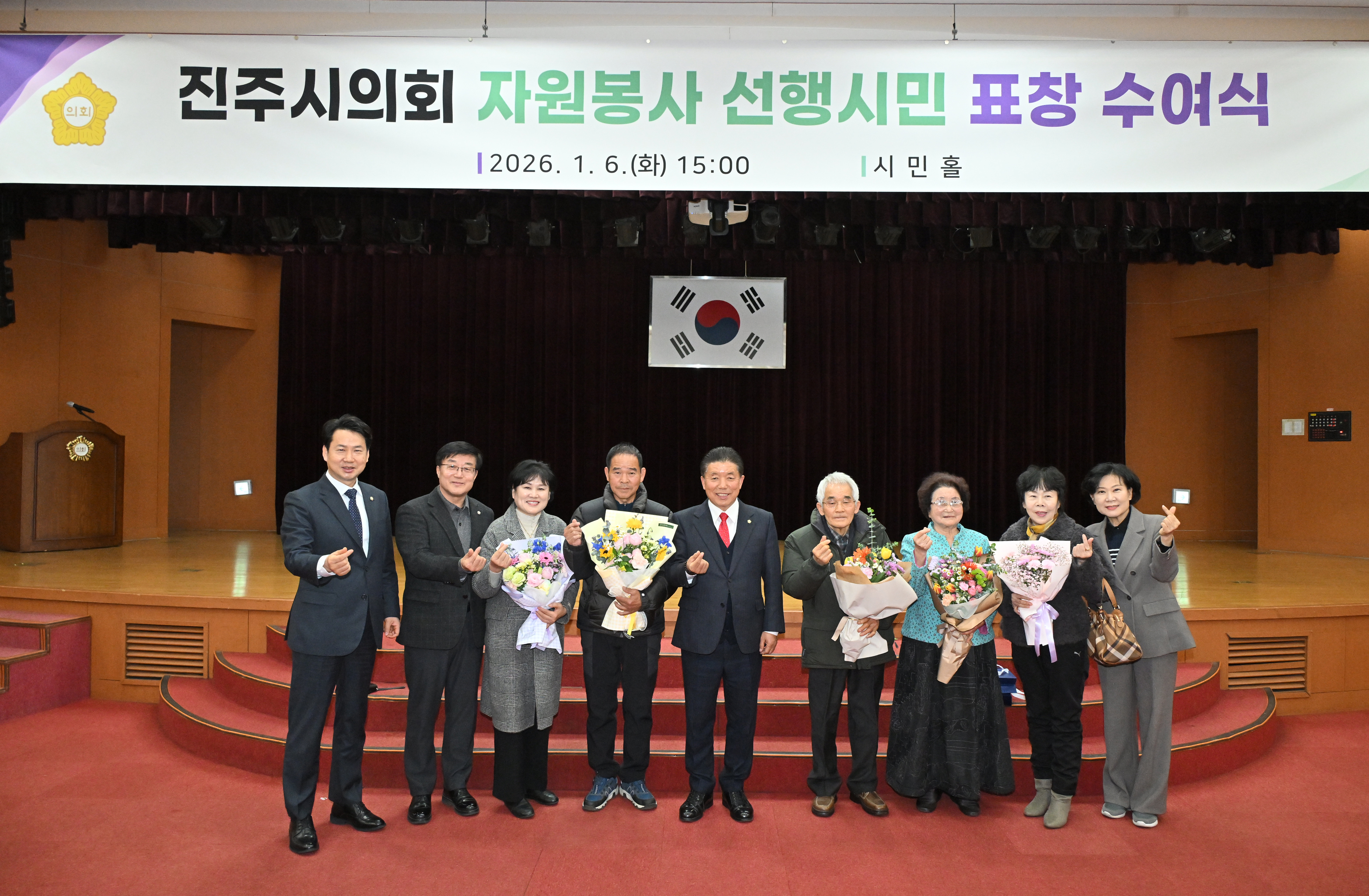 '진주시의회 자원봉사 선행시민 표창 수여식' 게시글의 사진(12) '라지역구 단체사진 (2).JPG'