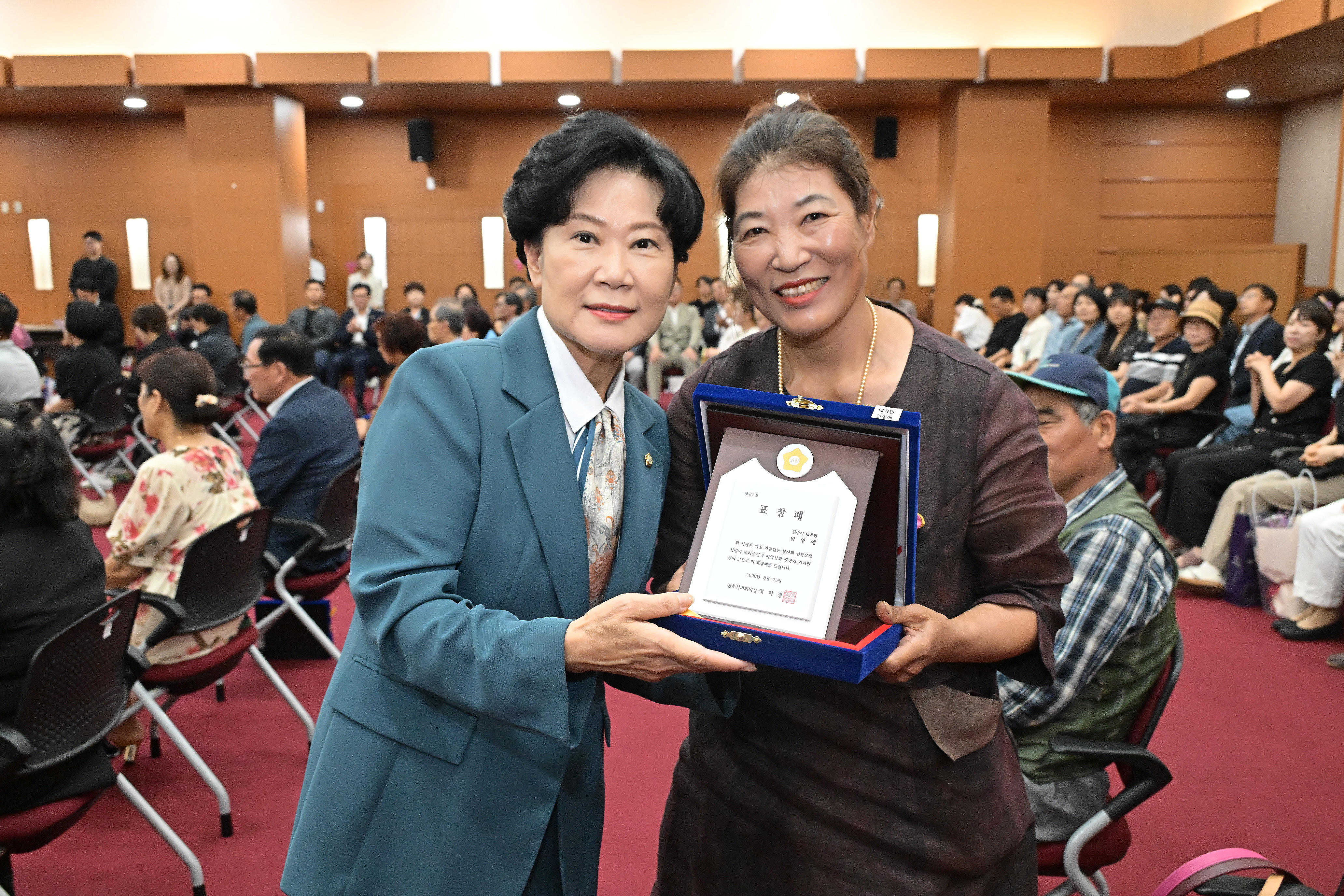 '진주시의회 자원봉사 선행시민 표창 수여식' 게시글의 사진(3) 'DSC_7668.JPG'
