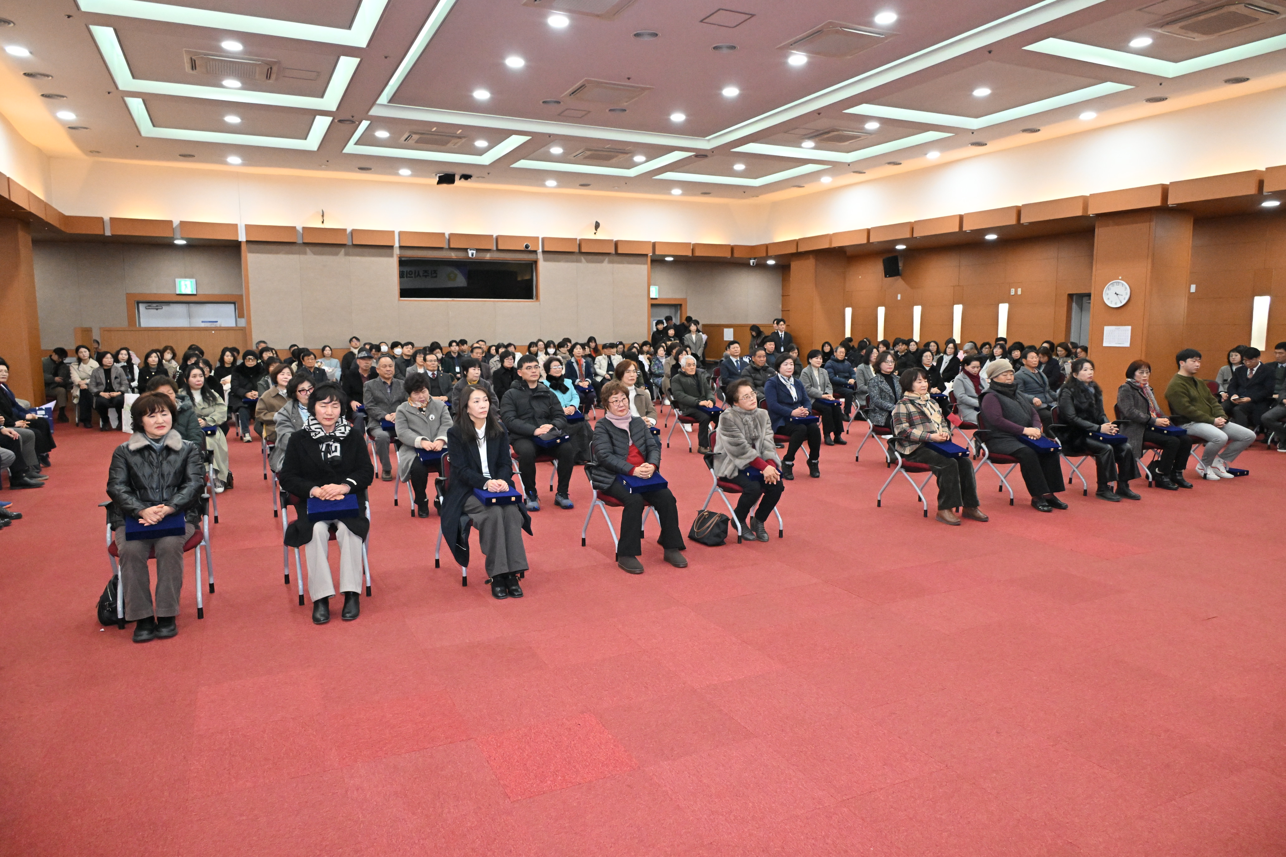 '진주시의회 자원봉사 선행시민 표창 수여식' 게시글의 사진(8) 'DSC_3717.JPG'