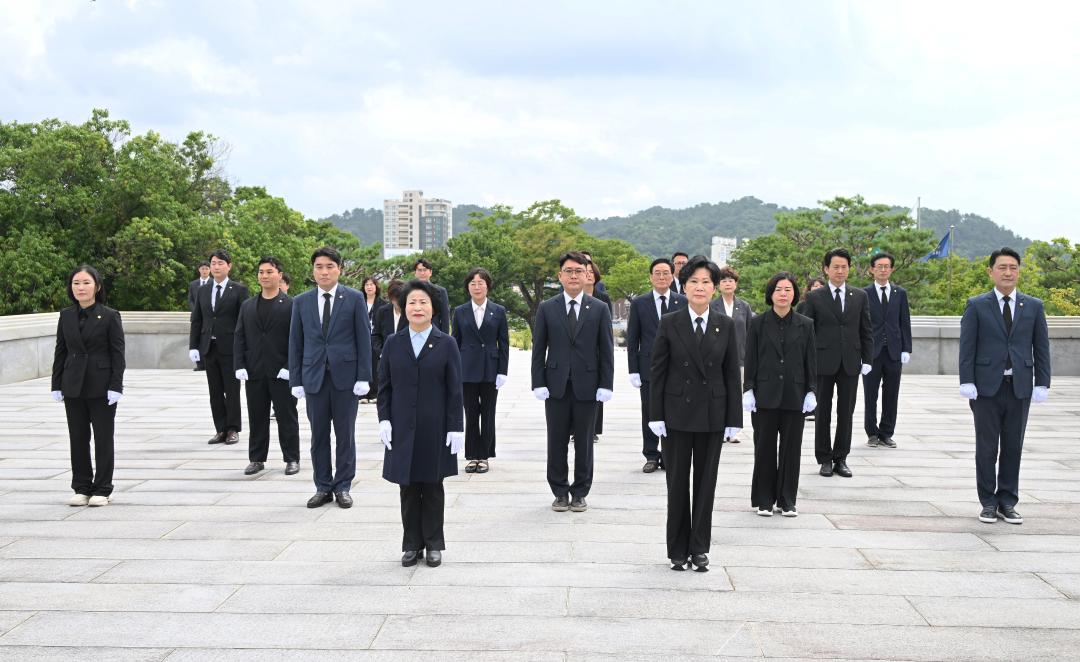 제10대 진주시의회 개원 참배( 임진대첩 계사순의단)