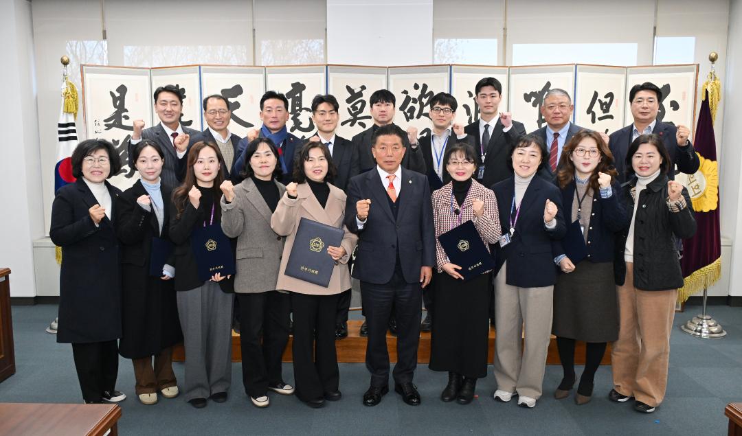 진주시의회 2026년 상반기 전입, 승진, 전보, 신규 공무원 임용장 수여식