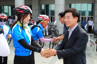 대학생 자전거 국토대종주 출정식 유계현 진주시의회 의장 축사 ,이상영 시의원 참석 .