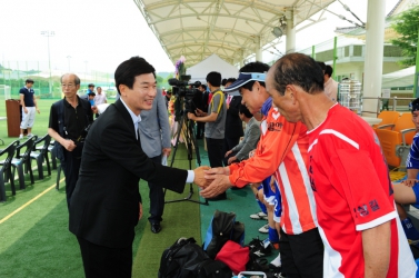 제4회 전국 초청 실버축구대회 유계현 진주시의회의장 축사, 시의원 참석 .