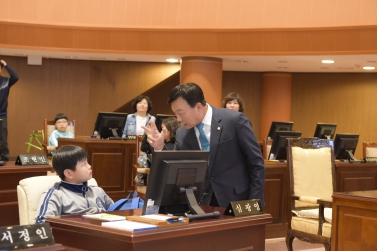 문산초교 학생 의회 견학 방문