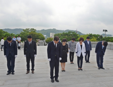 의장단 계사순의단 및 충혼탑 참배