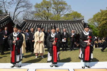 제422주년 창렬사 제향 남정만 진주시의회 의장 직무대리 아헌관.