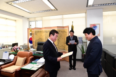 의원 공무국외연수 및 줄장심의위원회 위원 위촉식