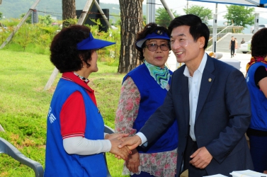 민.관.군 합동 진양호 수중,수변 환경 캠페인 유계현 진주시의회의장  자원봉사자 격려 .