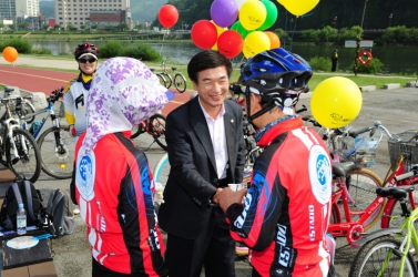 2013년 자전거 대행진 유계현 진주시의회의장 축사,시의원 참석.