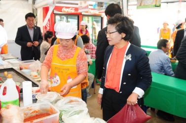 진주음식큰잔치 여성단체 격려 .