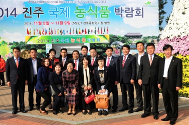 2014년 진주국제 농식품 박람회  및 국화전시회 참석 .