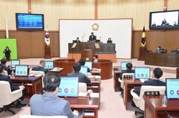 제270회 제2차 정례회 제2차 본회의 (진주시 안락공원 설치 및 운영 조례안 표결(보류동의) )