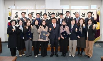 진주시의회 2026년 상반기 전입, 승진, 전보, 신규 공무원 임용장 수여식