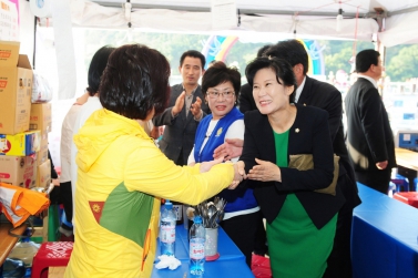 진주음식큰잔치 여성단체 격려 .