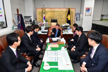 청년회의소 임원 의회 방문