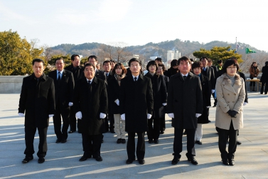 유계현 진주시의회의장, 시의원 임진대첩계사순의단, 충혼탑 분향 및 참배
