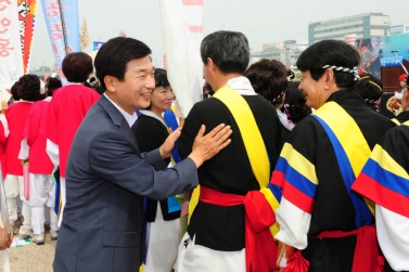 2013년 진주시 풍물한마당 유계현 진주시의회의장 축사, 시의원 참석 .