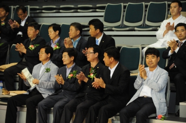 제10회 진주시배구연합회장배 남.여 배구대회 유계현 진주시의회의장 축사, 시의원 참석 .