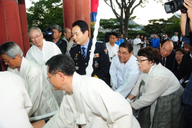 제64회 개천예술제 타종식 및 성화안치 심현보 진주시의회 의장 참석 . 