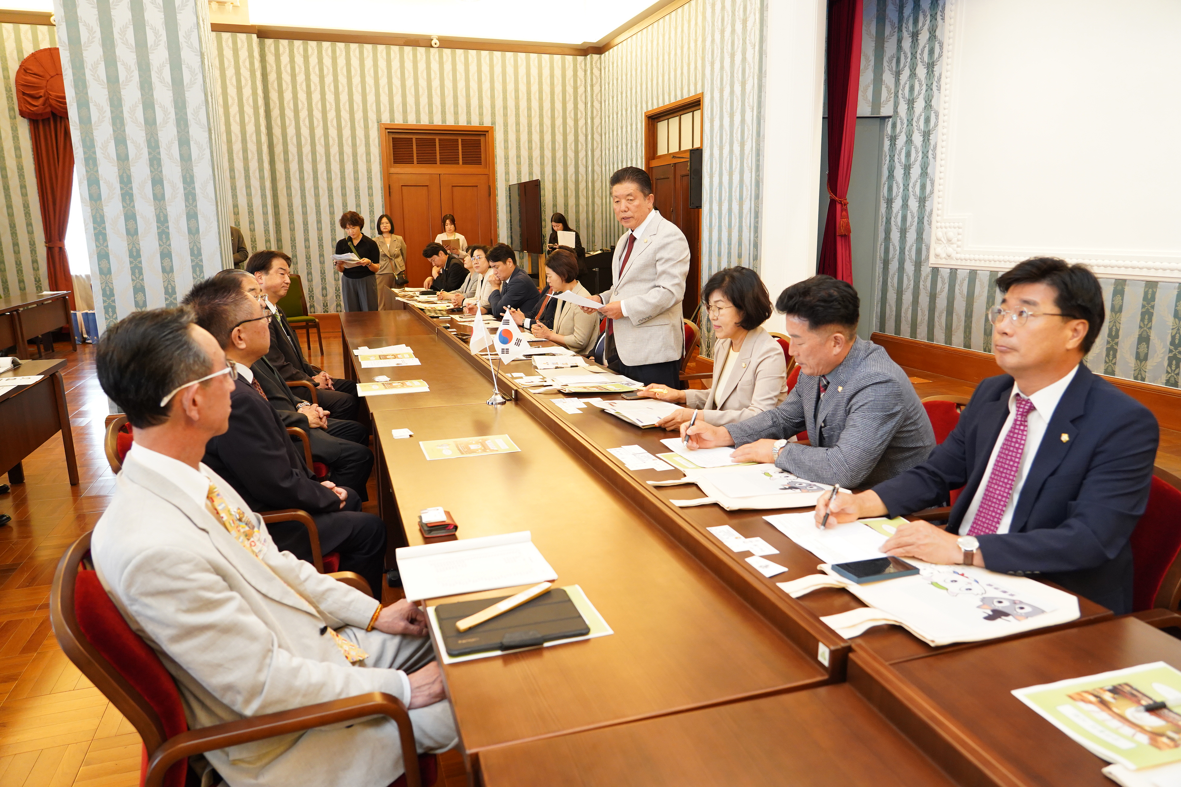 '교토서 도시교류·문화시설 견학…‘지속가능 미래 비전’ 모색(2025 공무국외연수)' 게시글의 사진(1) '교토시의회 (5).jpg'
