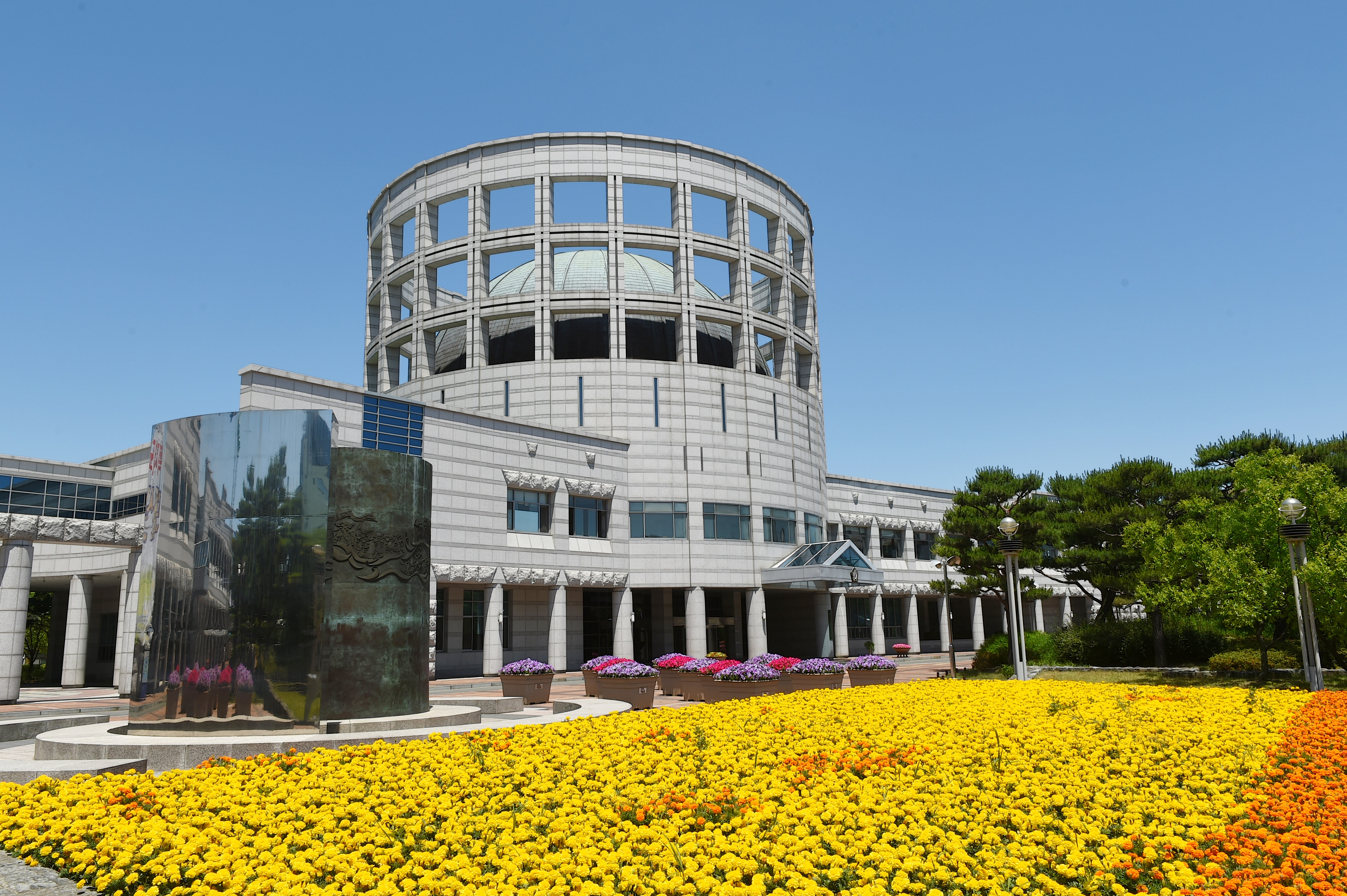 '진주시의회, 특별재난지역 추가 지정 선포에 '환영' 메시지' 게시글의 사진(1) '진주시의회 전경.JPG'