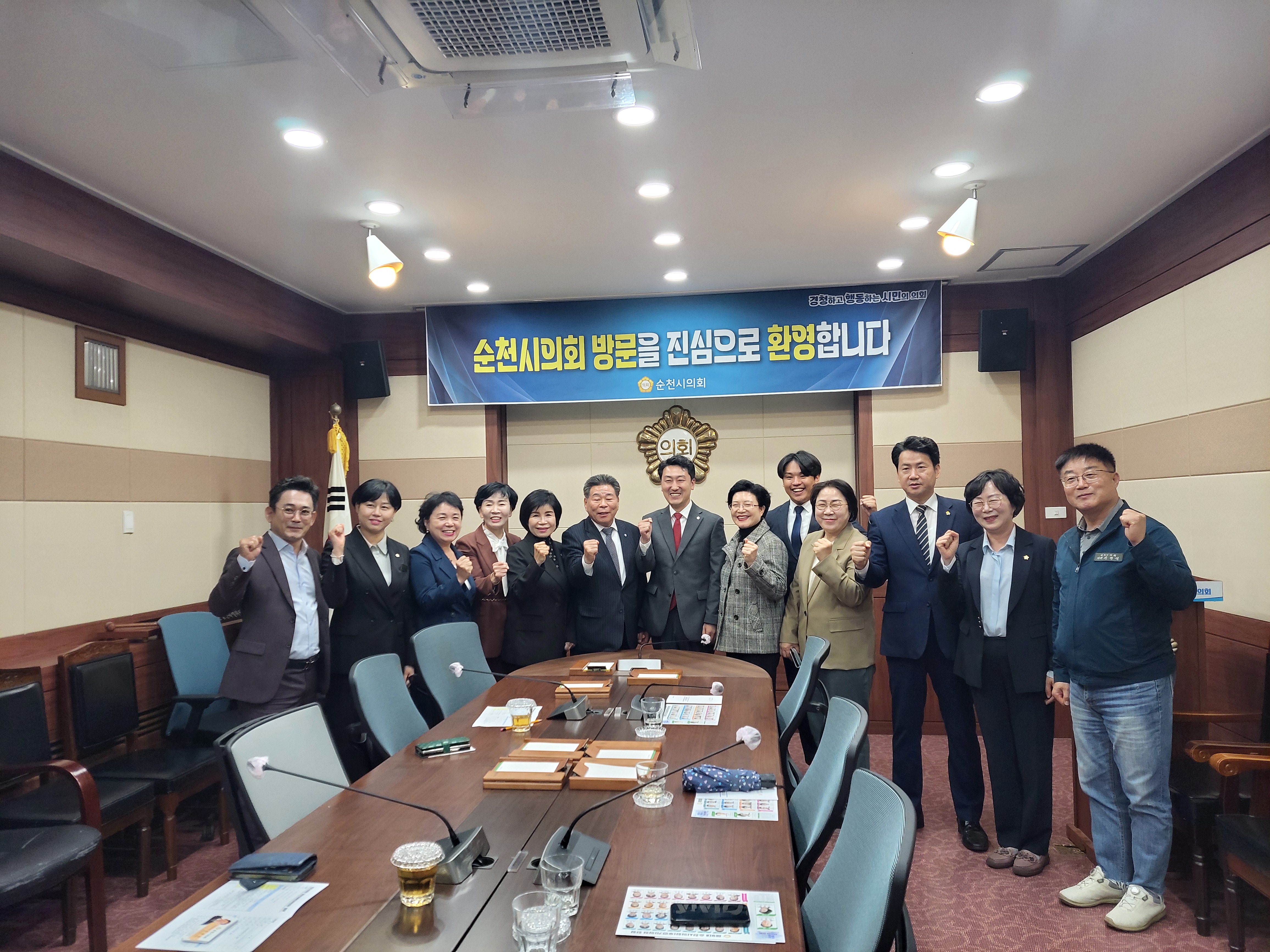 '“서로 배우며 동반성장으로” 우수사례 견학 나선 진주시의회' 게시글의 사진(1) '1729749652593.jpg'