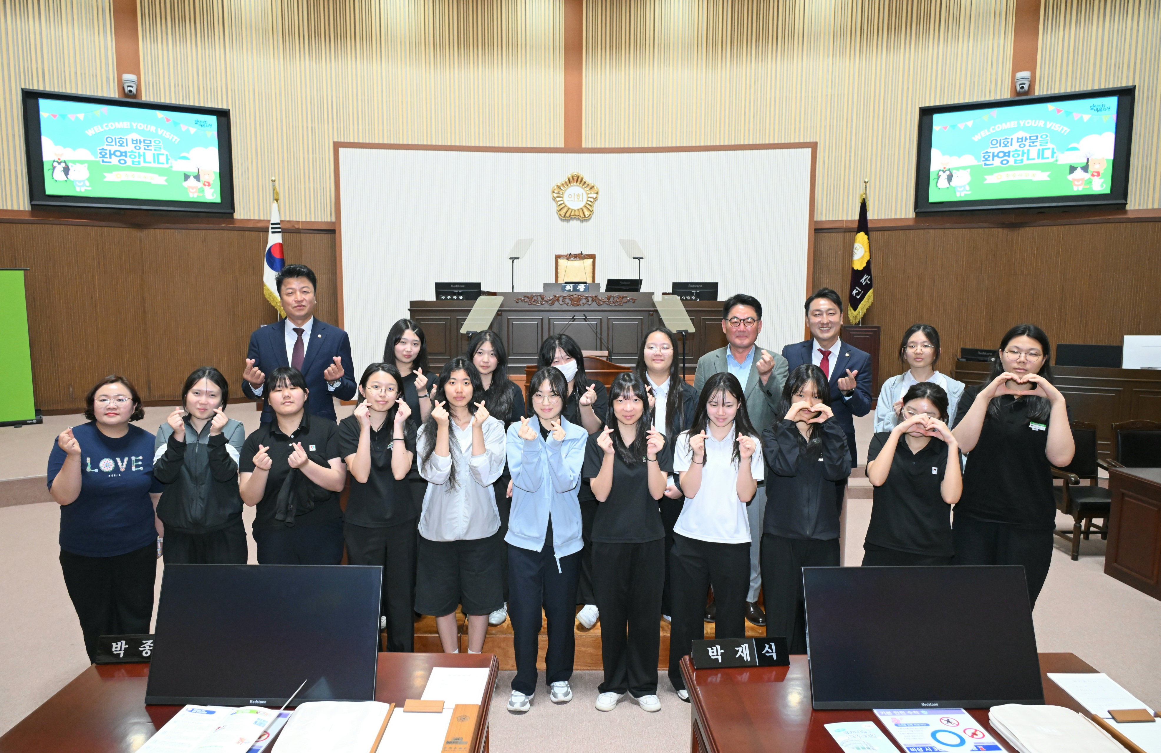 '진주시의회, 제일여고 학생 대상 체험형 견학 운영' 게시글의 사진(1) '진주제일여고 의회 견학 (5).jpg'