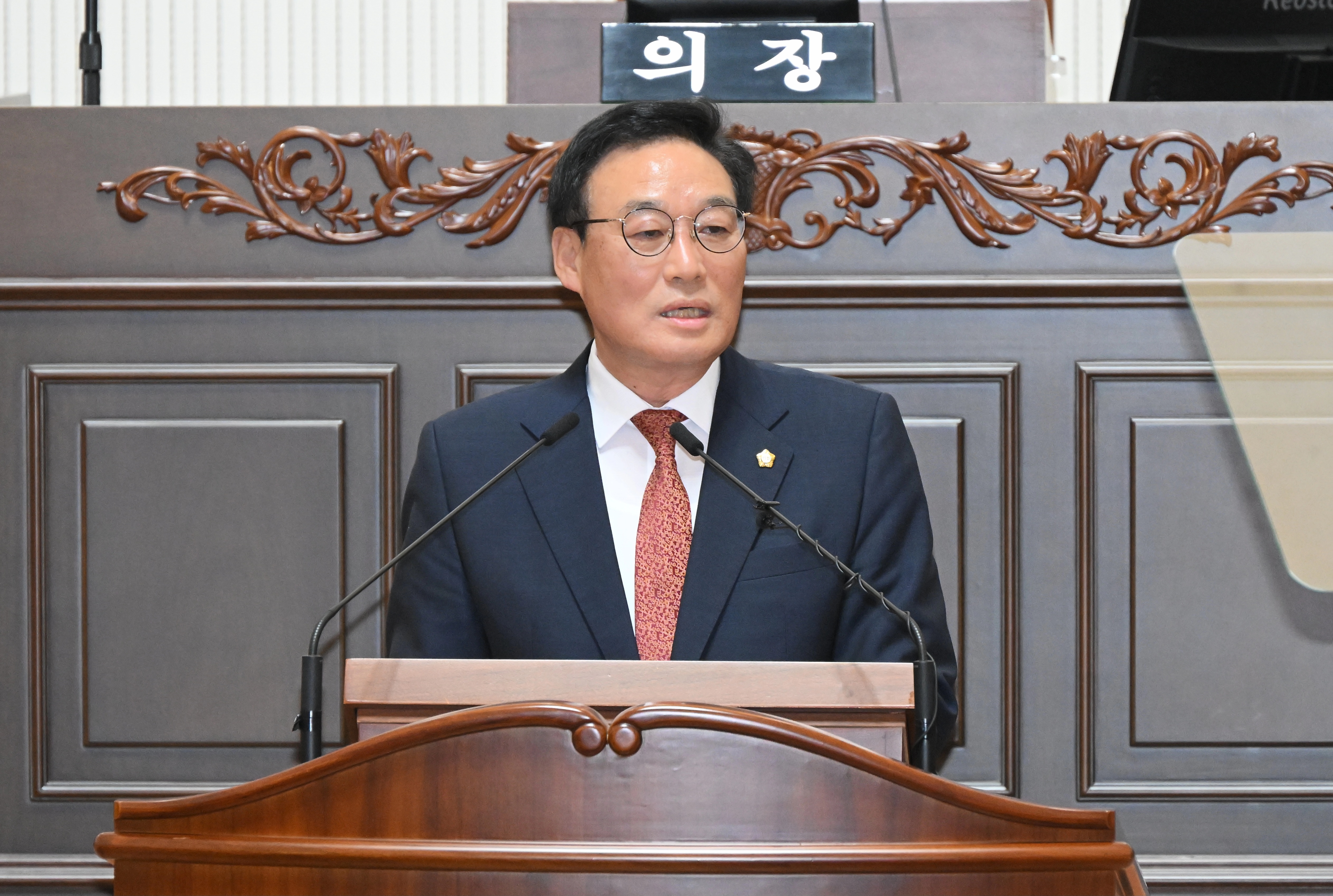 '[5분 자유발언] 강진철 진주시의원, “도시 여건 변했는데 규제는 그대로”' 게시글의 사진(1) '강진철 의원 (2).jpg'